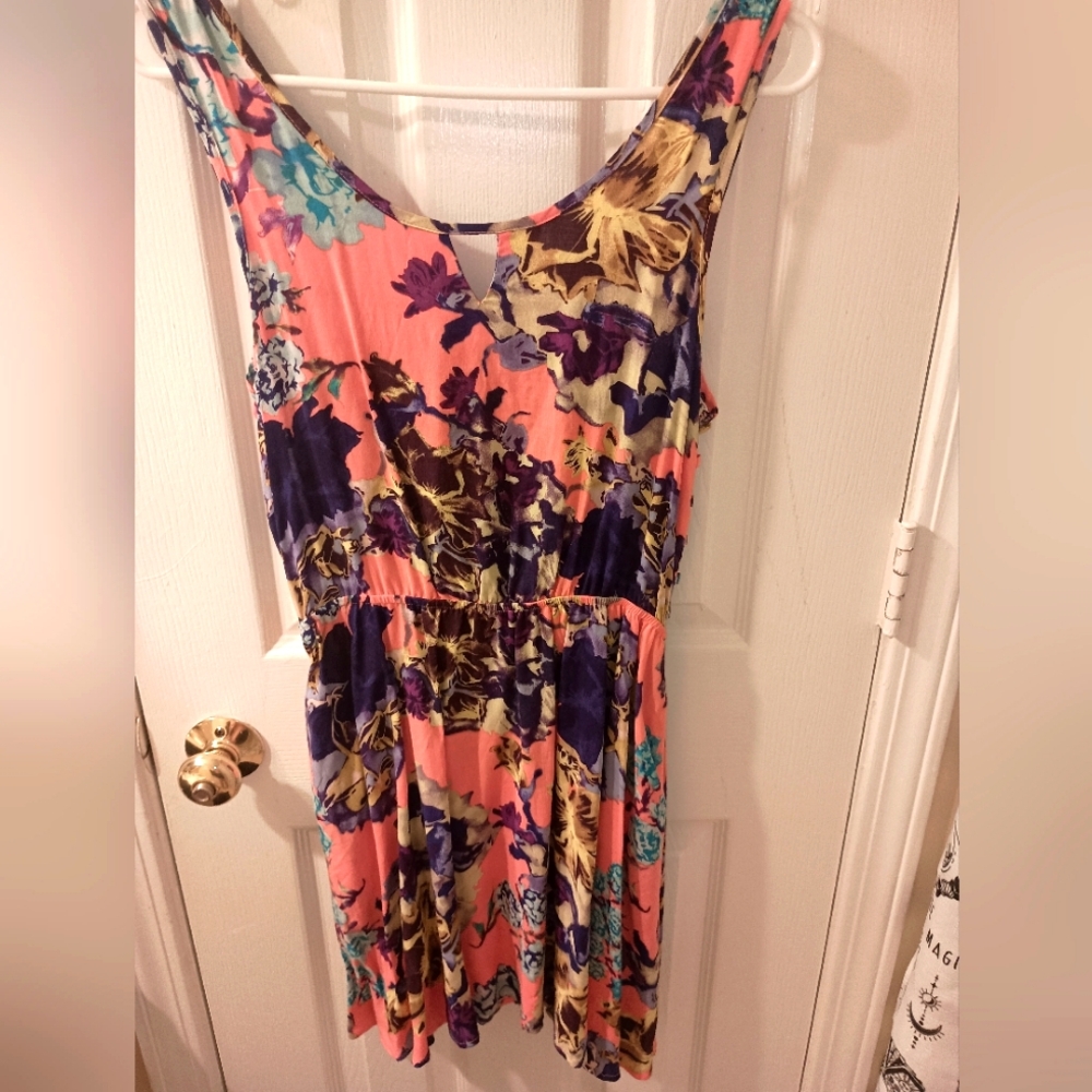 Kirra Medium Floral Dress - Cute back!
